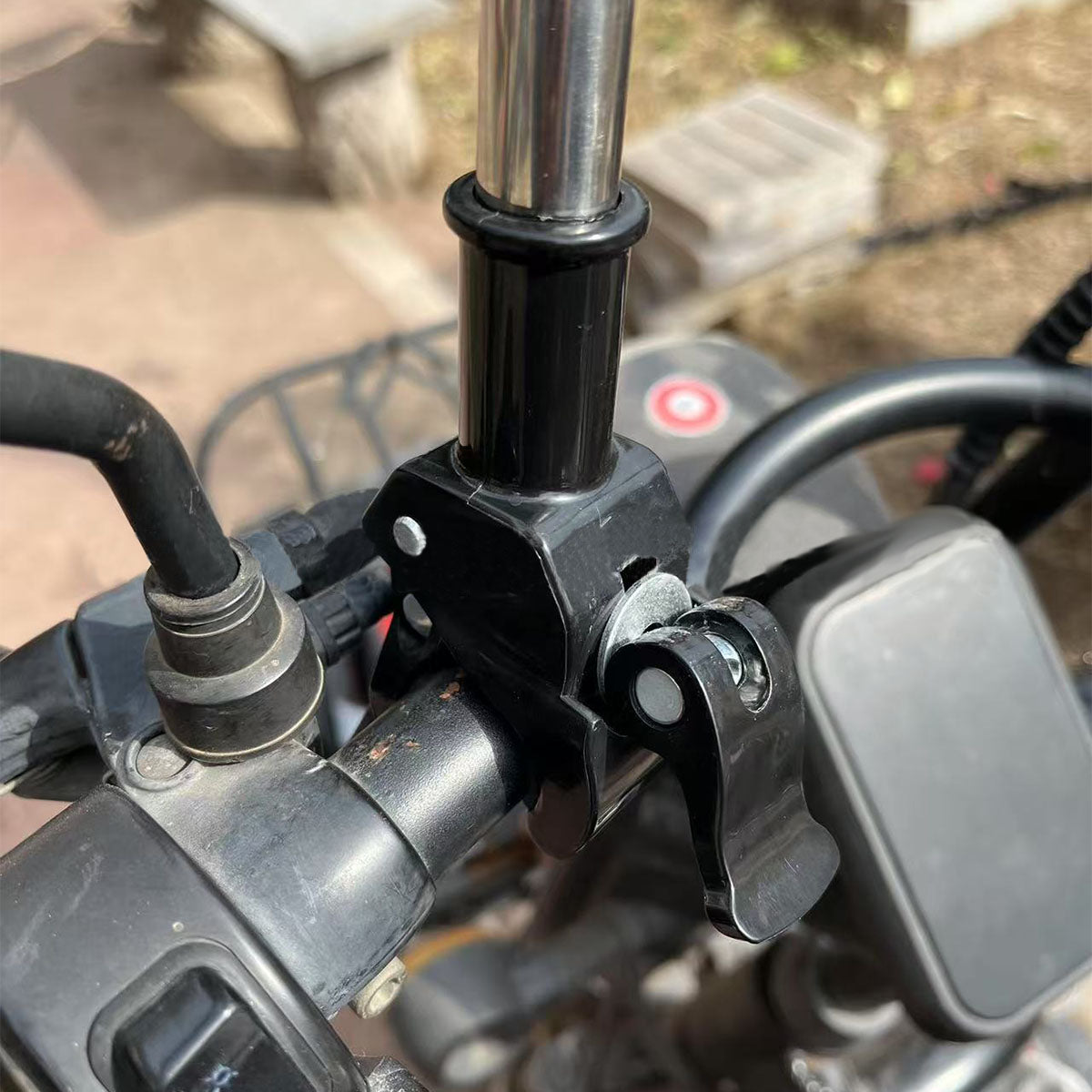 LLAMA TRUCK Extendable Flagpole with Alligator Clip