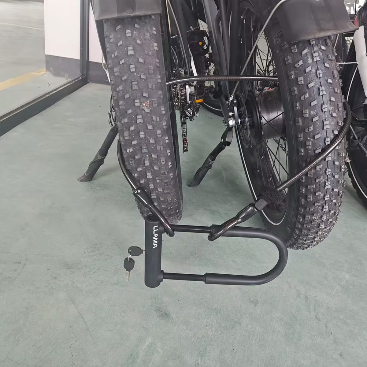 LLAMA TRUCK Heavy-Duty Portable Bike Lock Set