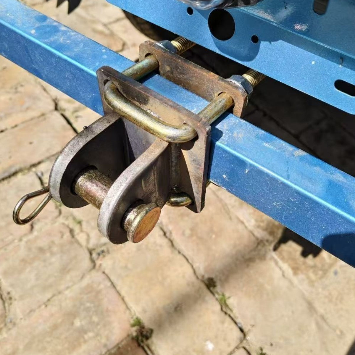 Llama Truck Universal Trailer Hitch Mount