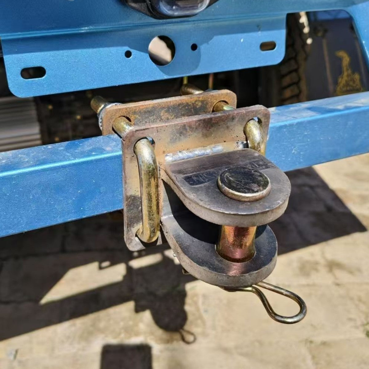 Llama Truck Universal Trailer Hitch Mount